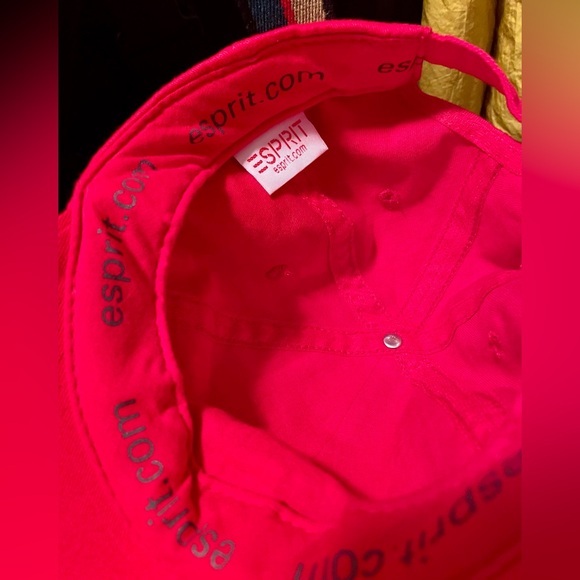 Esprit Hat in Classic Red - Picture 4 of 4